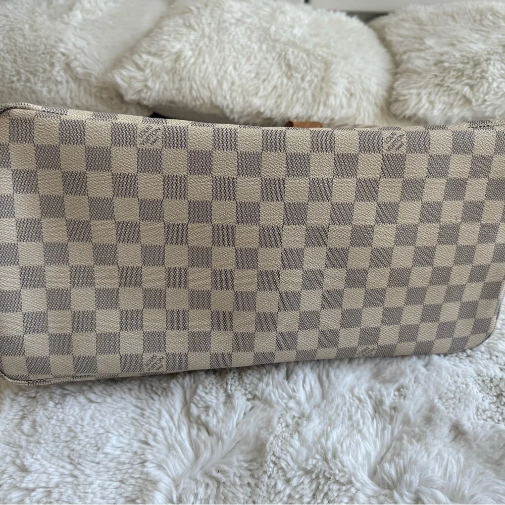 Authentic Louis Vuitton GM Neverfull - Picture 8 of 16